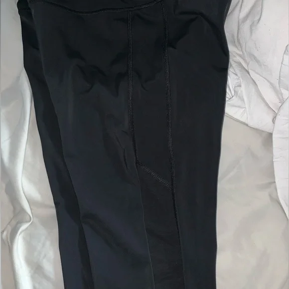 Victoria’s Secret sport leggings with mesh - Picture 2 of 3